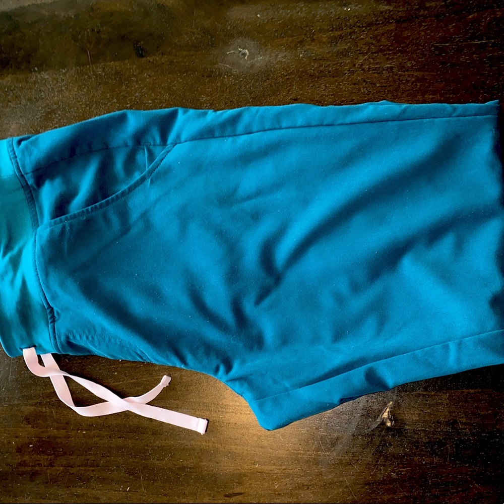 Caribbean Blue Tall medium jogger Zamora scrubs!